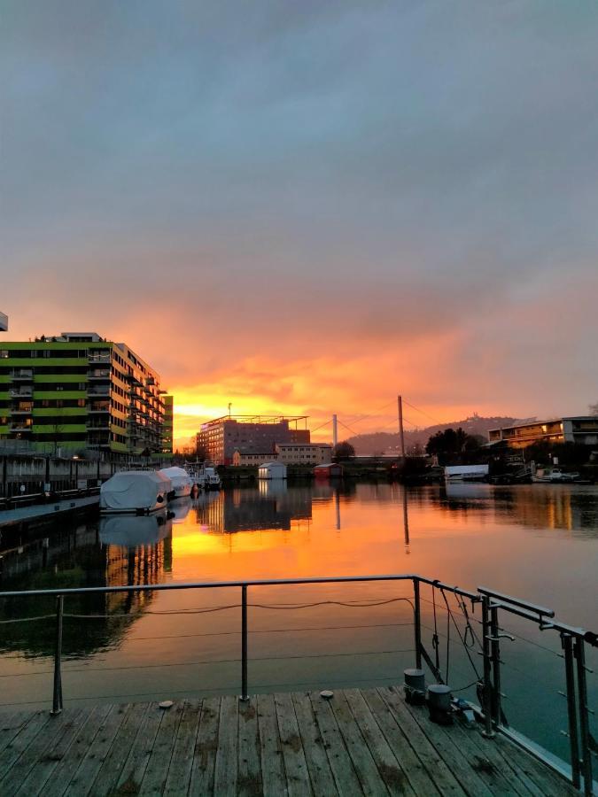 Waterside Living - Hausboot Linz Hotel Buitenkant foto